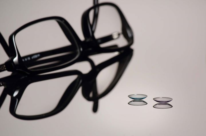 glasses-vs-contacts-which-should-you-choose